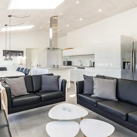 10 Person In Lokken-by Traum Løkken