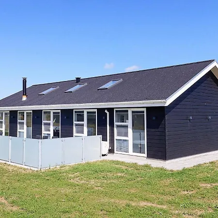 10 Person In Lokken-by Traum
