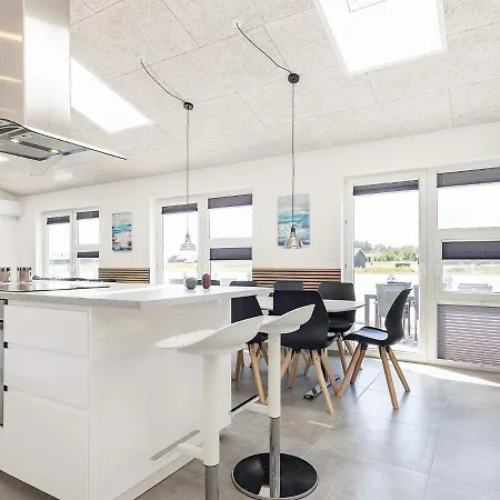 10 Person In Lokken-by Traum Løkken