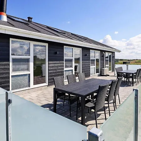 10 Person In Lokken-by Traum *