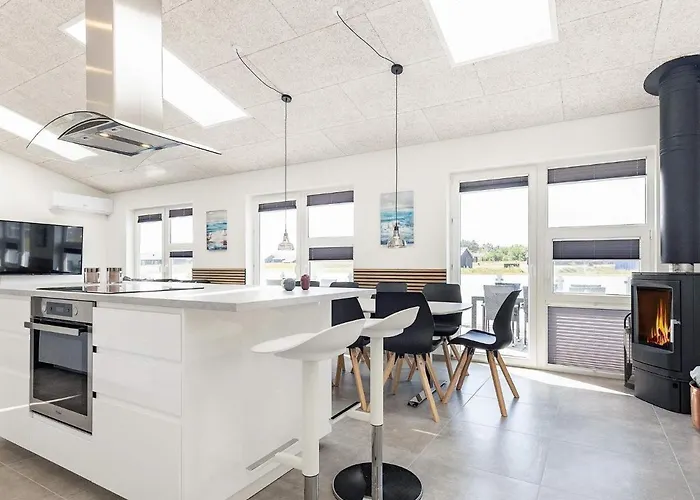 10 Person In Lokken-by Traum Løkken