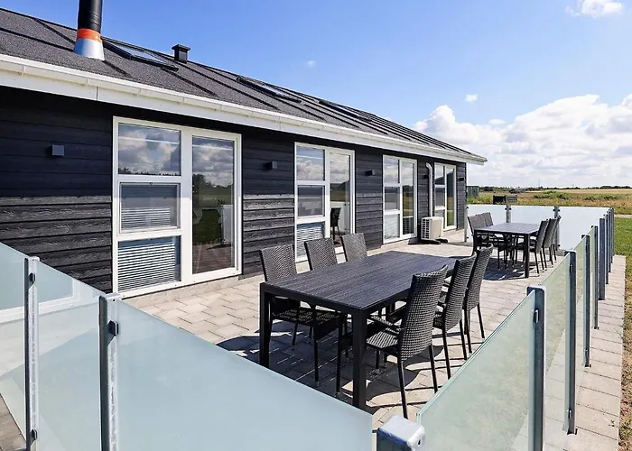 10 Person In Lokken-by Traum *